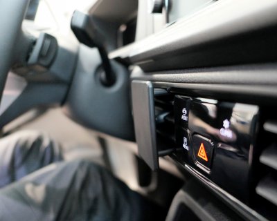 Mobilhållare Volkswagen Caddy från årsmodell 2021-