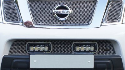 Nedre Grill inkl. 2 Lazer ST-4 till Nissan Navara D40 2011-2014