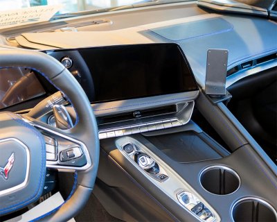 Mobilhållare till Chevrolet Corvette från 2025- | Modellanpassad