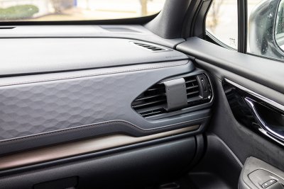 Mobilhållare till Subaru Forester från 2025- | Modellanpassad