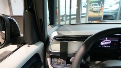 Mobilhållare till Volkswagen ID.Buzz från 2023- | Vänstermontering