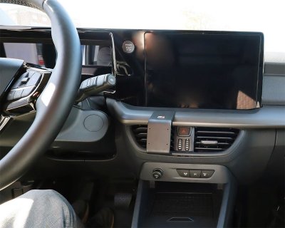 Mobilhållare Ford Transit Courier 2023- | För montering under mittskärmen