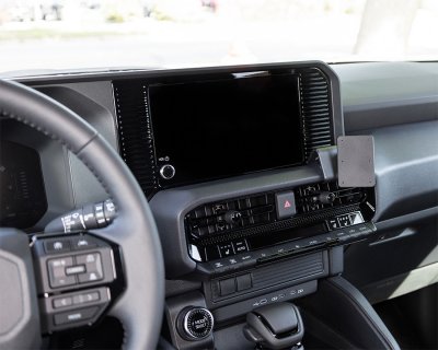 Mobilhållare Toyota Land Cruiser 2024- | Montering till höger under mittskärmen