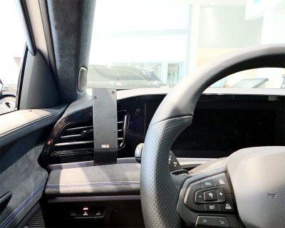 Mobilhållare Volkswagen Passat från 2024- | För montering till vänster om ratten (Luftutblås)