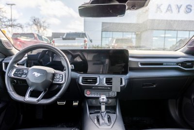 Mobilhållare Ford Mustang från 2024- och framåt