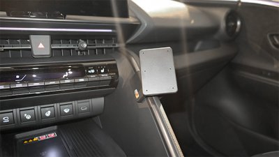 Mobilhållare Toyota C-HR från 2023-
