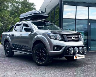 Svart låg frontbåge Nissan Navara från 2016-