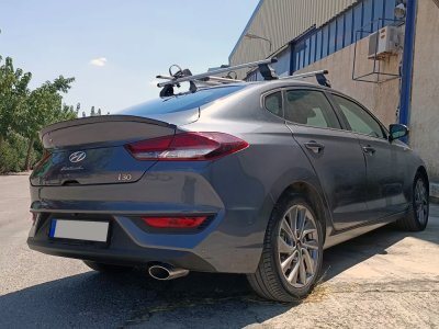 Takvinge Hyundai i30 Fastback från år 2017-