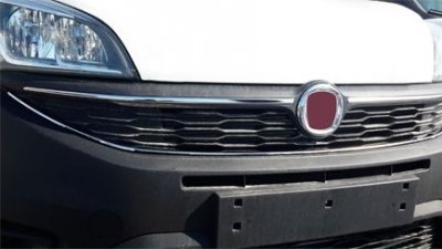 U-formad Grill i Rostfritt stål till Fiat Dobló från 2015-