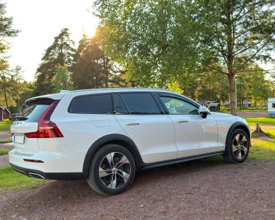 Mörktonade vindavvisare till Volvo V60 från 2018-
