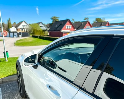 Mörktonade vindavvisare Volvo V60 från 2018-