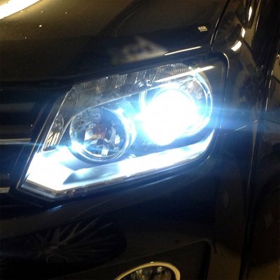 Xenonstrålkastare med LED-DRL till Volkswagen Amarok från 2011-