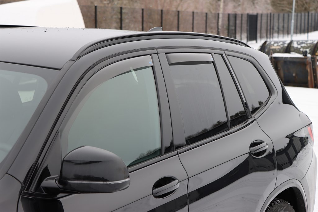 Vindavvisare till Volkswagen Passat från 2024- (Bakdörrarna | Mörktonade)